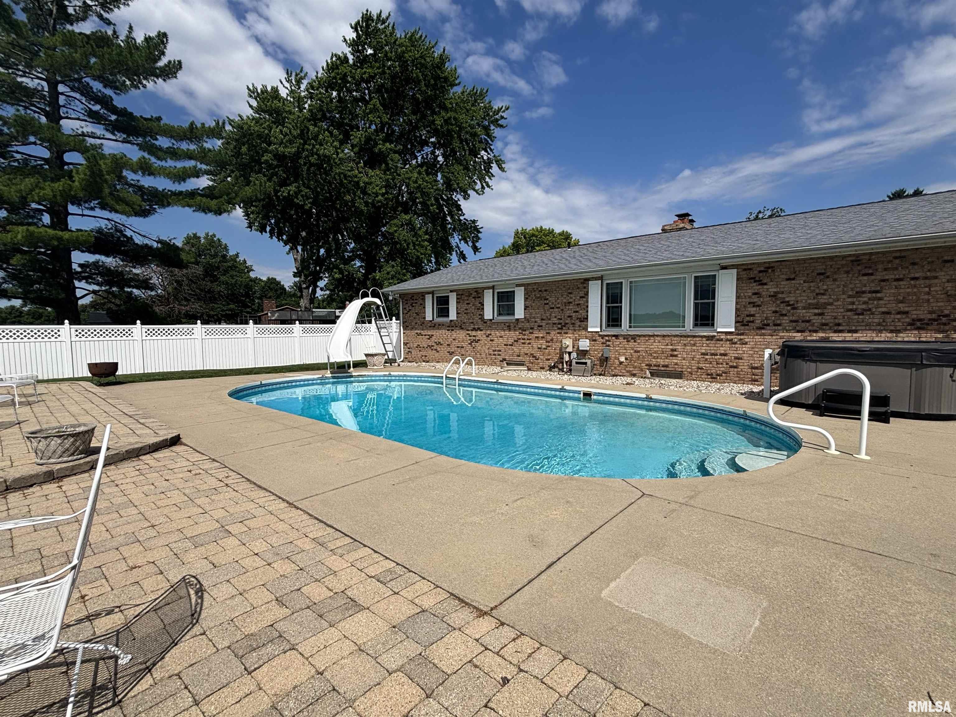 230 Twin Oaks Drive Rochester, IL 62563 - Photo 4 of 5
