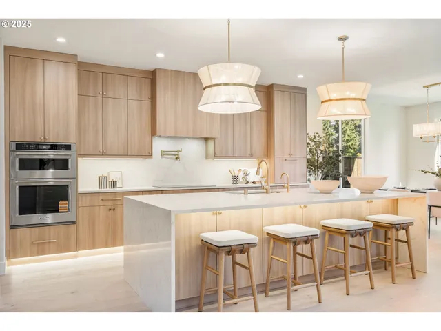 $1,100,000 | 12309 Northeast 66th Avenue, Vancouver, WA 98686