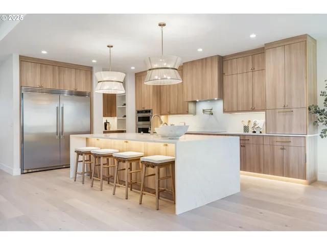 $1,100,000 | 12309 Northeast 66th Avenue, Vancouver, WA 98686