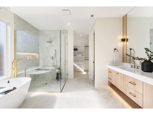 $1,100,000 | 12309 Northeast 66th Avenue, Vancouver, WA 98686