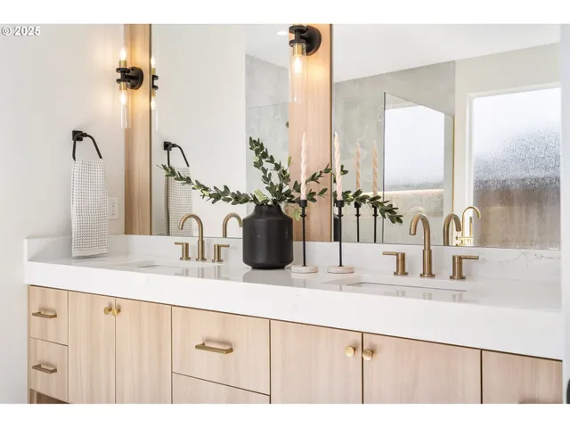 $1,100,000 | 12309 Northeast 66th Avenue, Vancouver, WA 98686