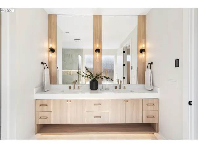 $1,100,000 | 12309 Northeast 66th Avenue, Vancouver, WA 98686