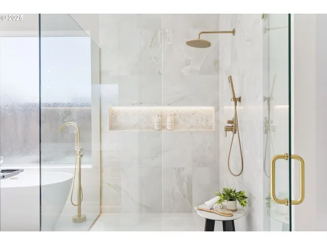 $1,100,000 | 12309 Northeast 66th Avenue, Vancouver, WA 98686