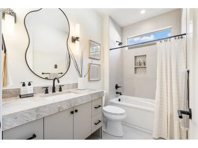 $1,100,000 | 12309 Northeast 66th Avenue, Vancouver, WA 98686