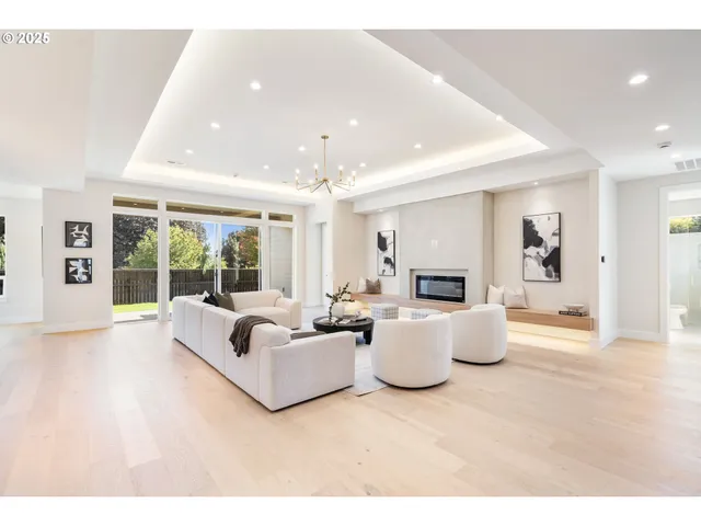 $1,100,000 | 12309 Northeast 66th Avenue, Vancouver, WA 98686