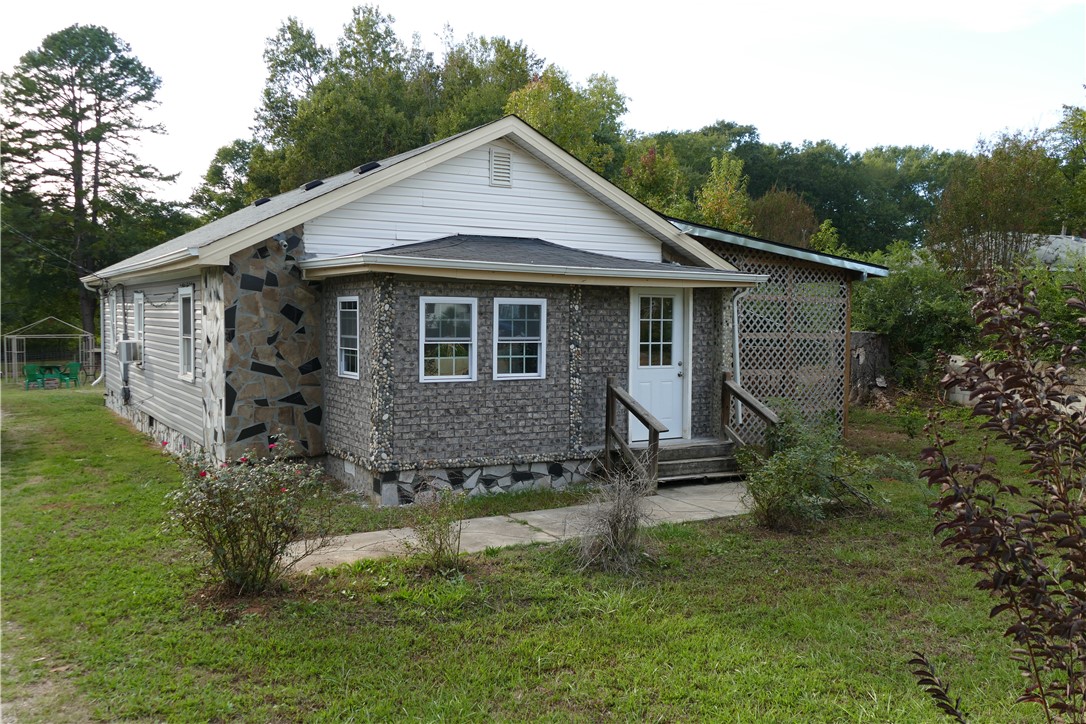 512 Lawrence Beatty Road Anderson, SC 29626 - Photo 1 of 17
