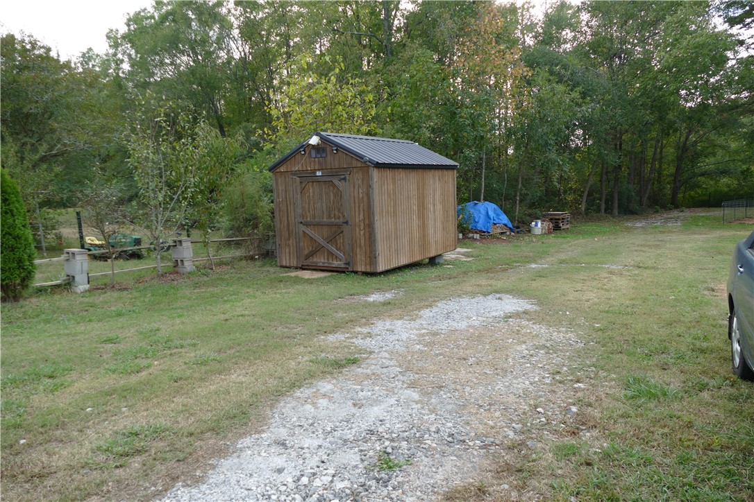 512 Lawrence Beatty Road Anderson, SC 29626 - Photo 3 of 17