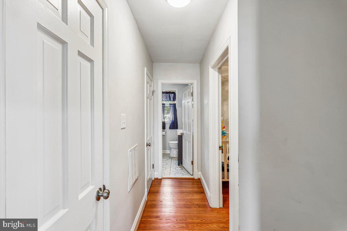 4818 Lindsay Road Baltimore, MD 21229 - Photo 17 of 29 Hallway