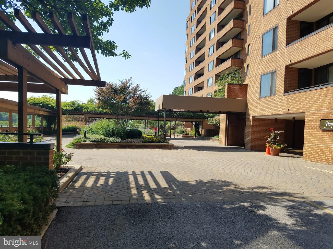 111 Hamlet Hill Road, Unit 405 Baltimore, MD 21210 - Photo 1 of 20