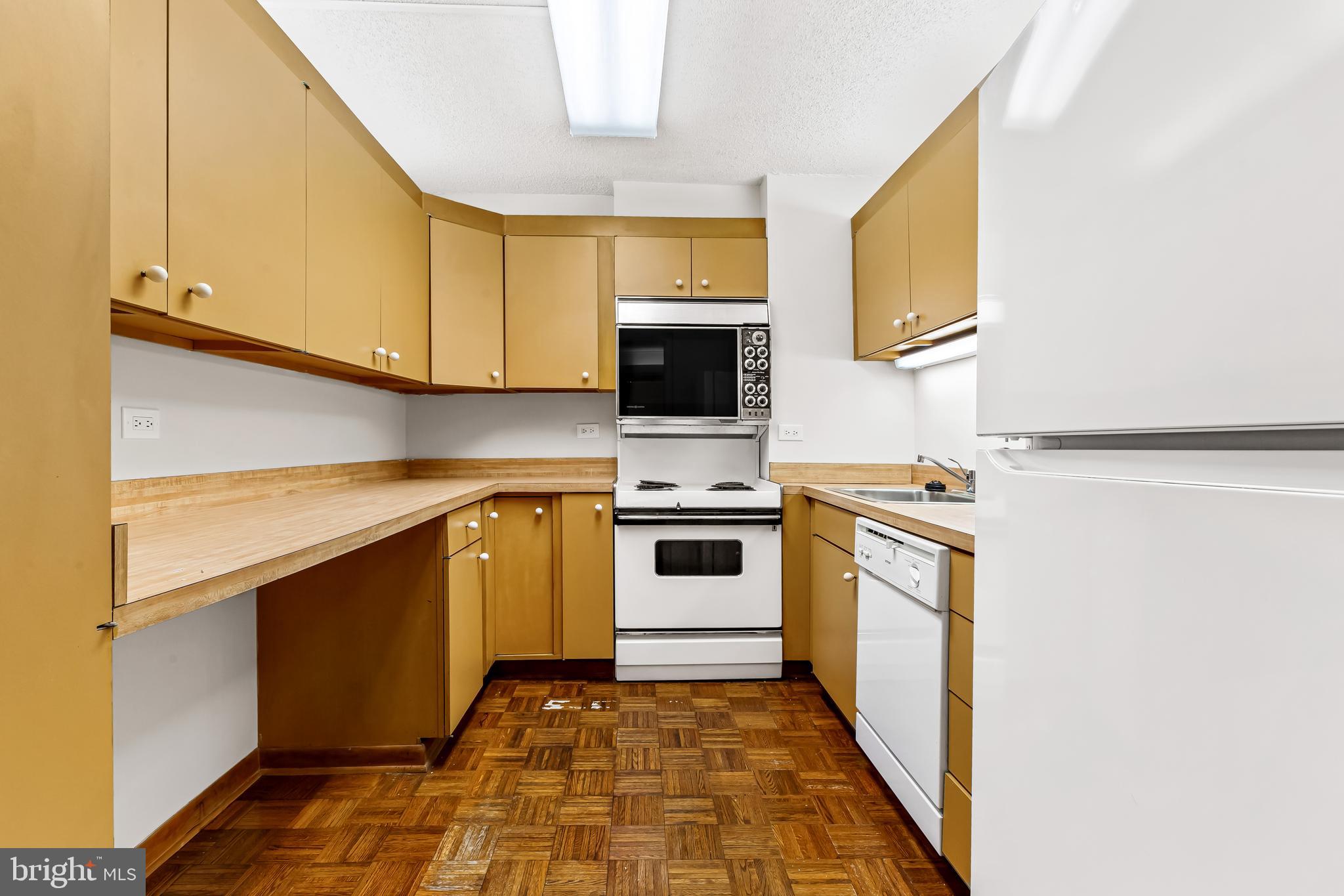 111 Hamlet Hill Road, Unit 405 Baltimore, MD 21210 - Photo 7 of 20