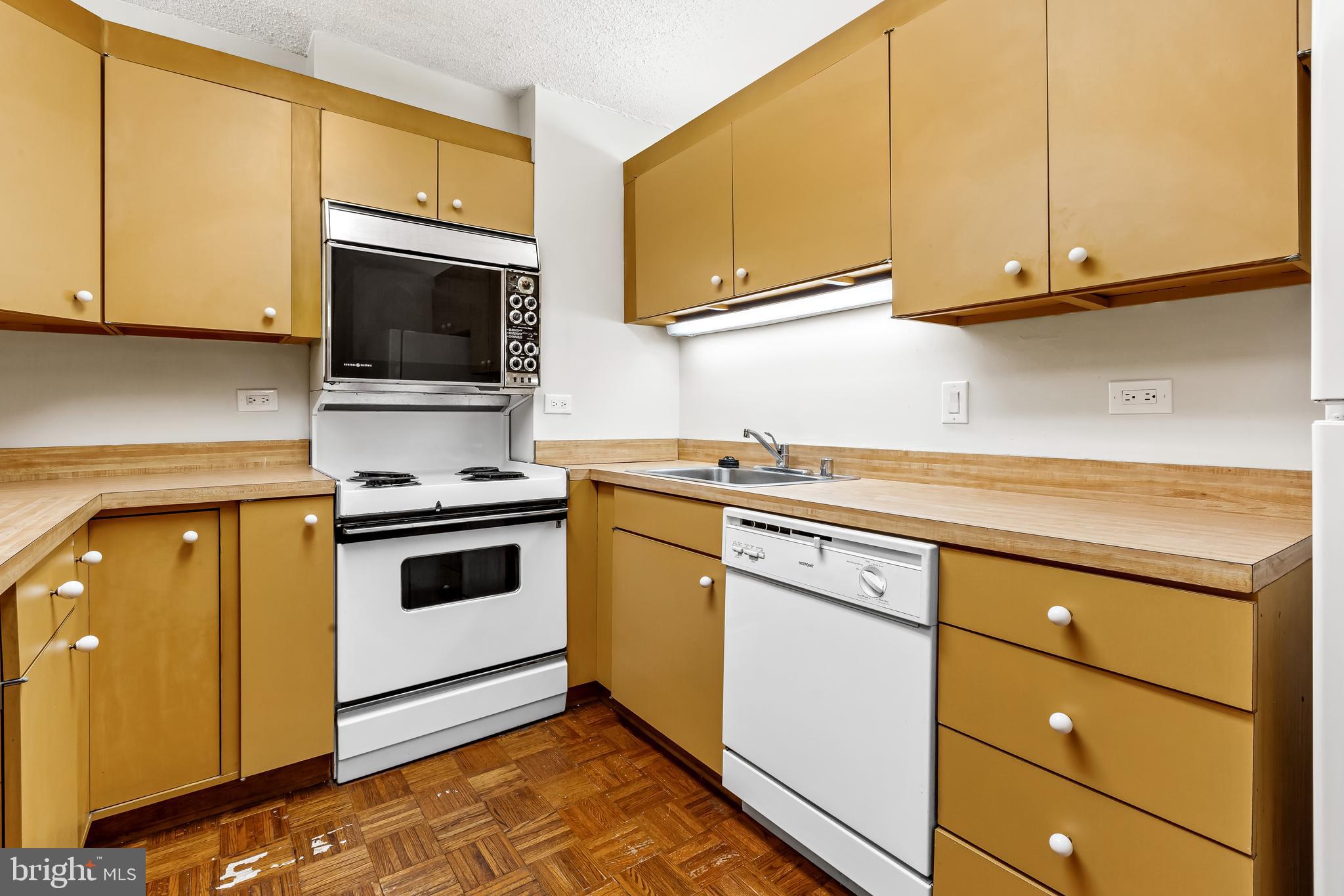 111 Hamlet Hill Road, Unit 405 Baltimore, MD 21210 - Photo 8 of 20