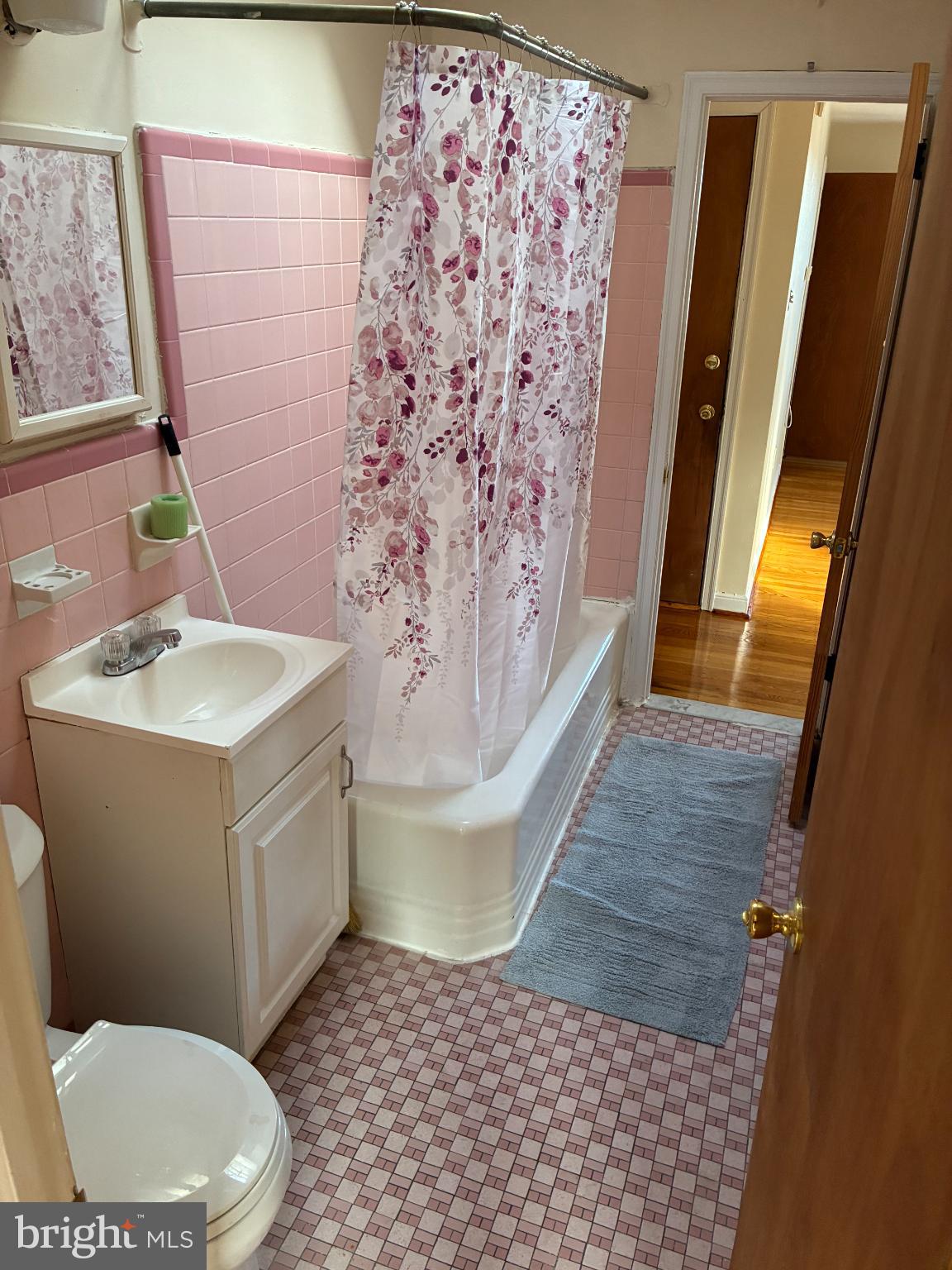 504 67th Avenue Philadelphia, PA 19126 - Photo 8 of 10 Full bathroom