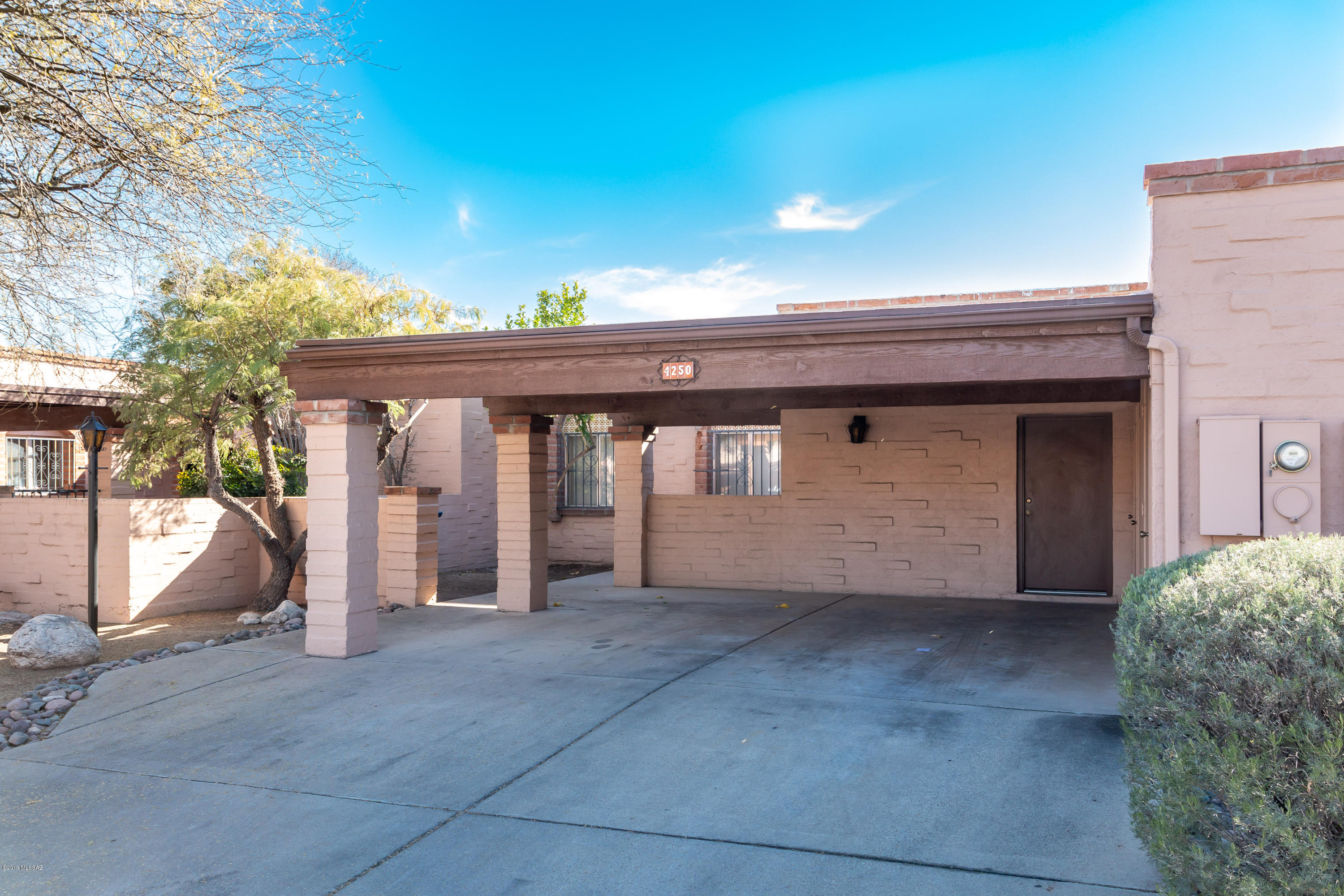 4250 East Blanton Road Tucson, AZ 85712 - Photo 2 of 37