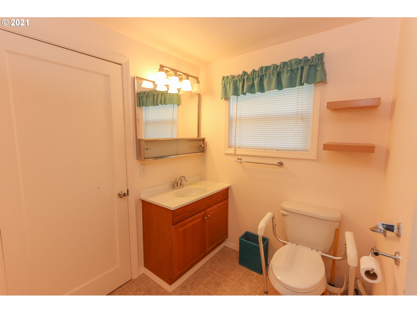 412 Marolf Loop Road Tillamook, OR 97141 - Photo 15 of 31