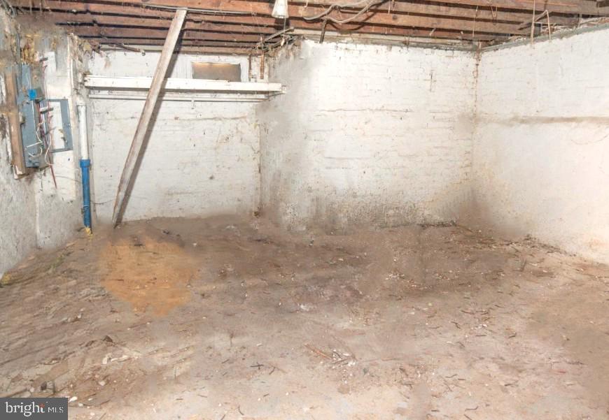 1531 U Street Southeast Washington, DC 20020 - Photo 10 of 14 a view of a small room