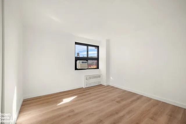 $895,000 | 333 Pearl Street, Unit 8L | Financial District