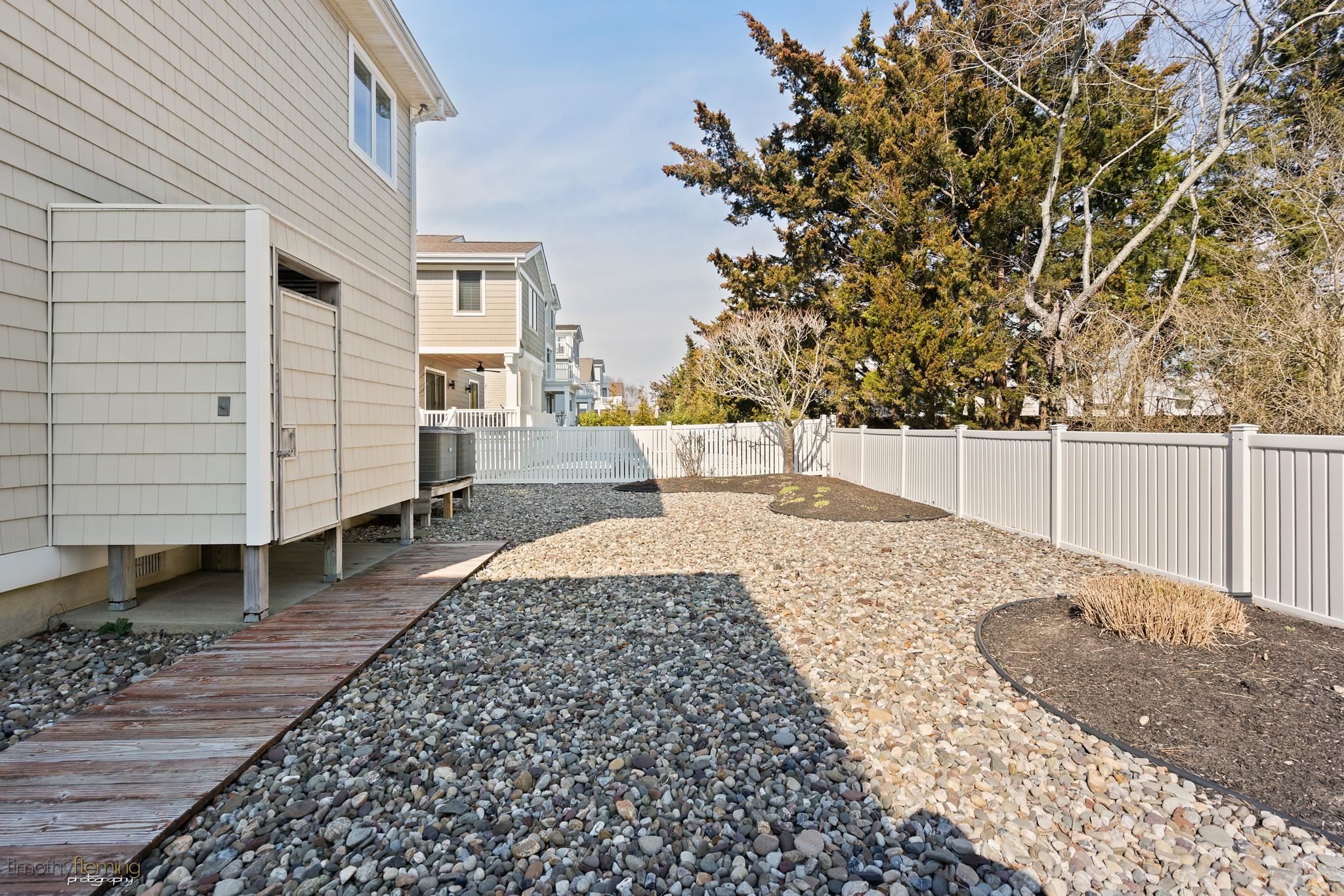13 12th Street Avalon, NJ 08202 - Photo 24 of 24 a backyard of a house