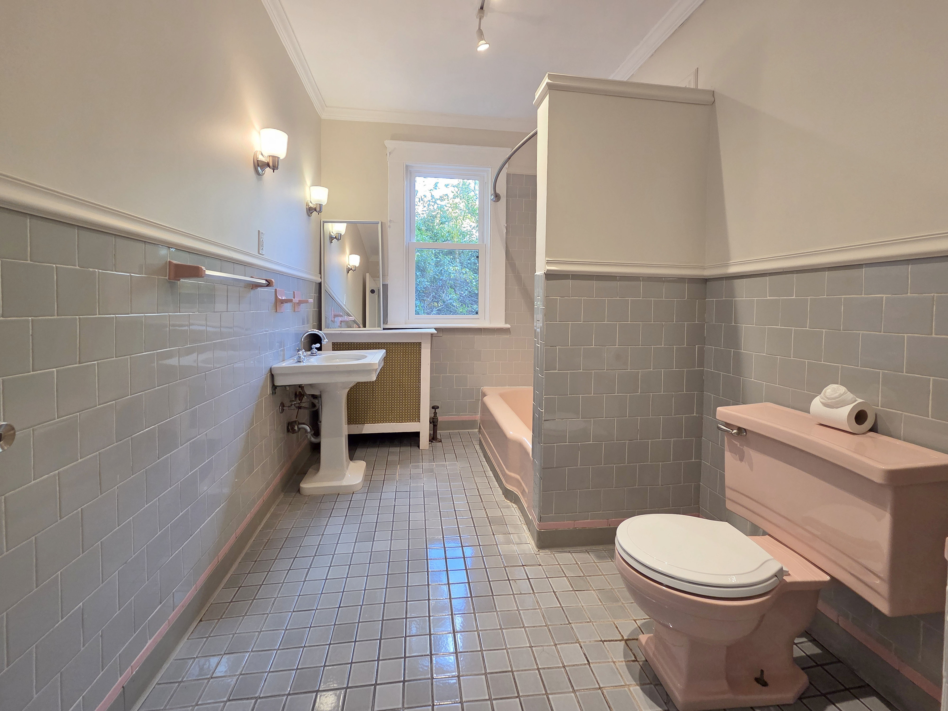302 Lexington Avenue New Haven, CT 06513 - Photo 16 of 24 a bathroom with a toilet a sink and mirror