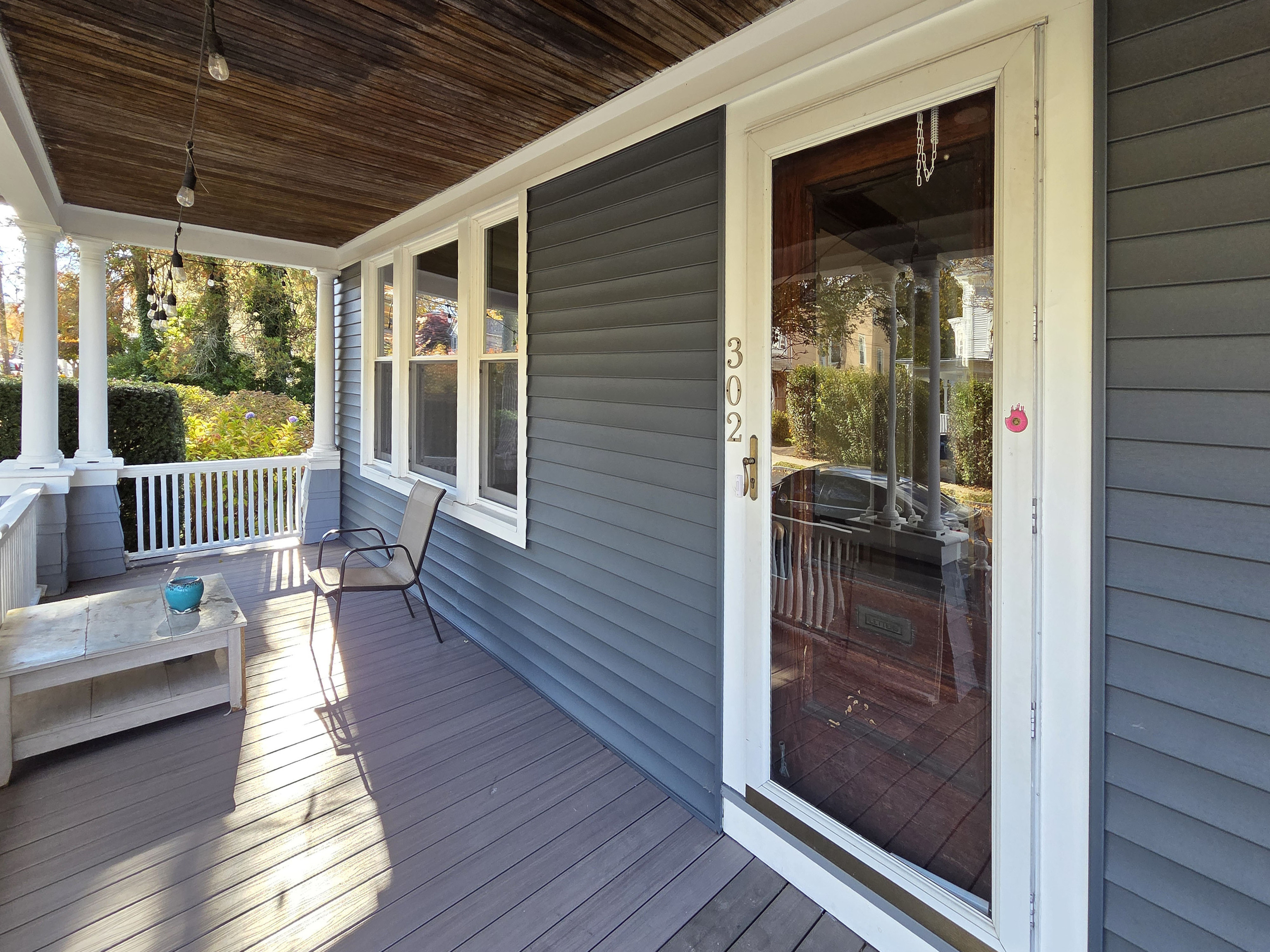 302 Lexington Avenue New Haven, CT 06513 - Photo 3 of 24 a porch with seating space