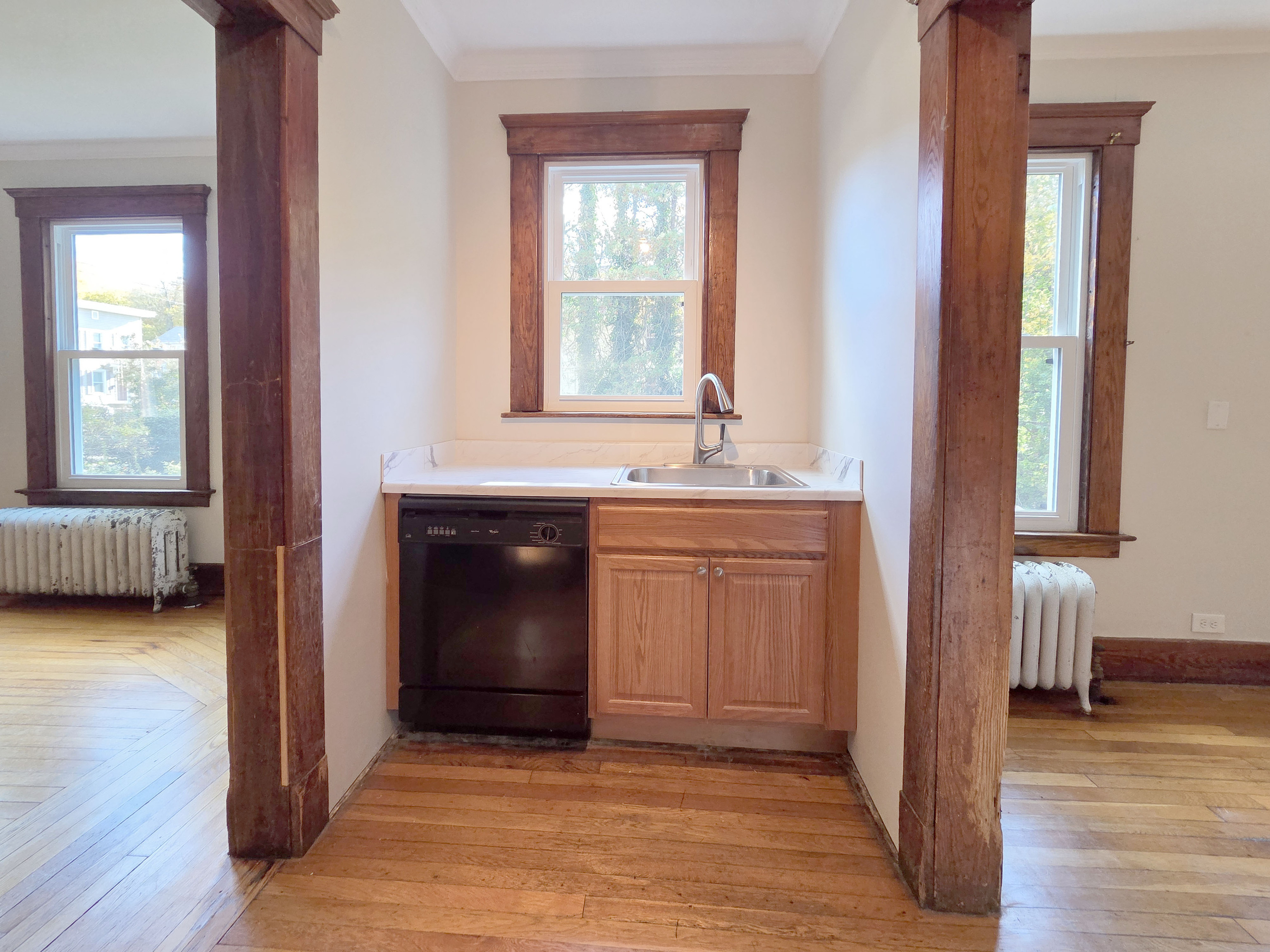 302 Lexington Avenue New Haven, CT 06513 - Photo 9 of 24 a view of a bathroom with a tub a sink and a mirror