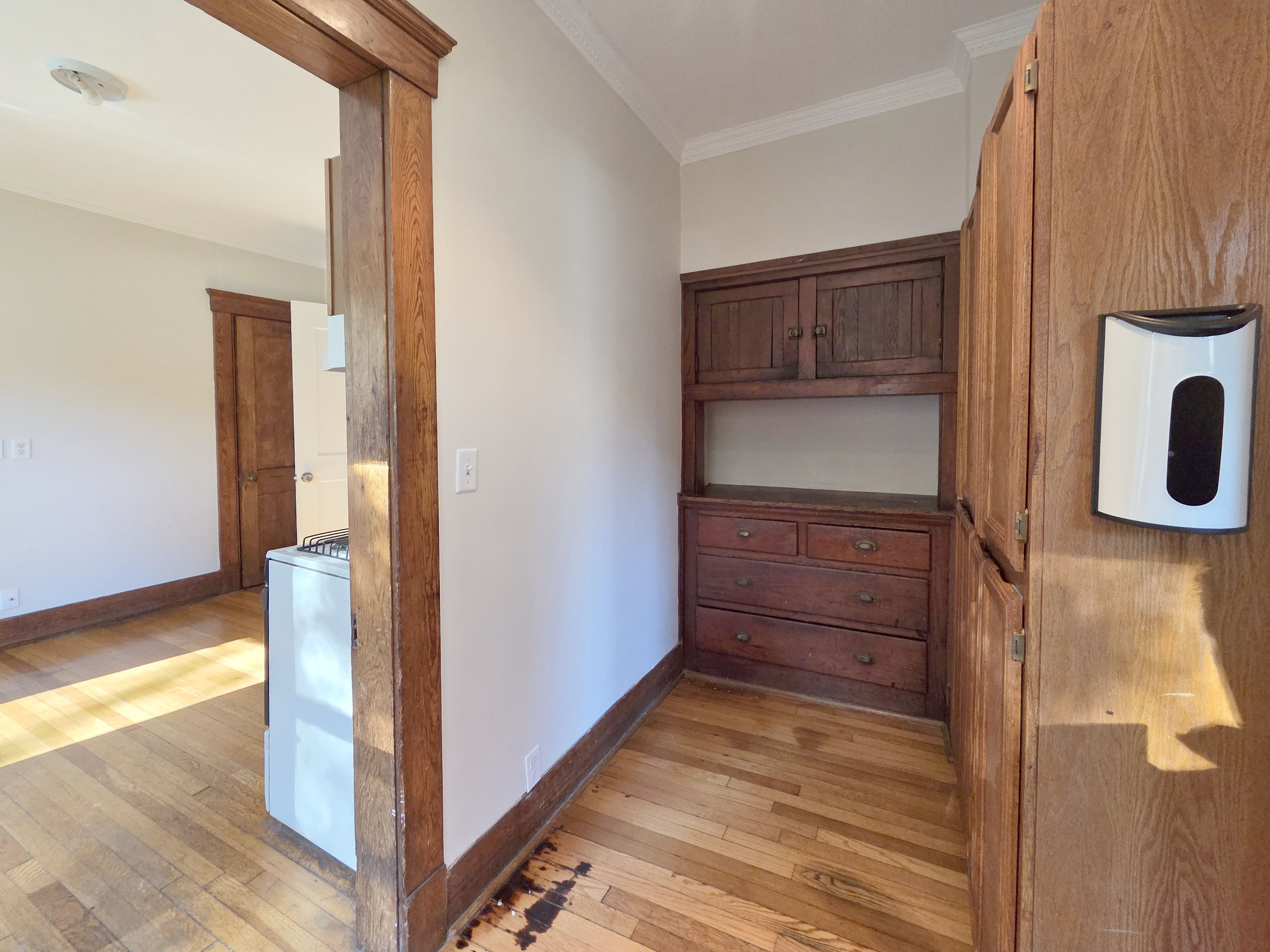 302 Lexington Avenue New Haven, CT 06513 - Photo 10 of 24 a view of walk in closet