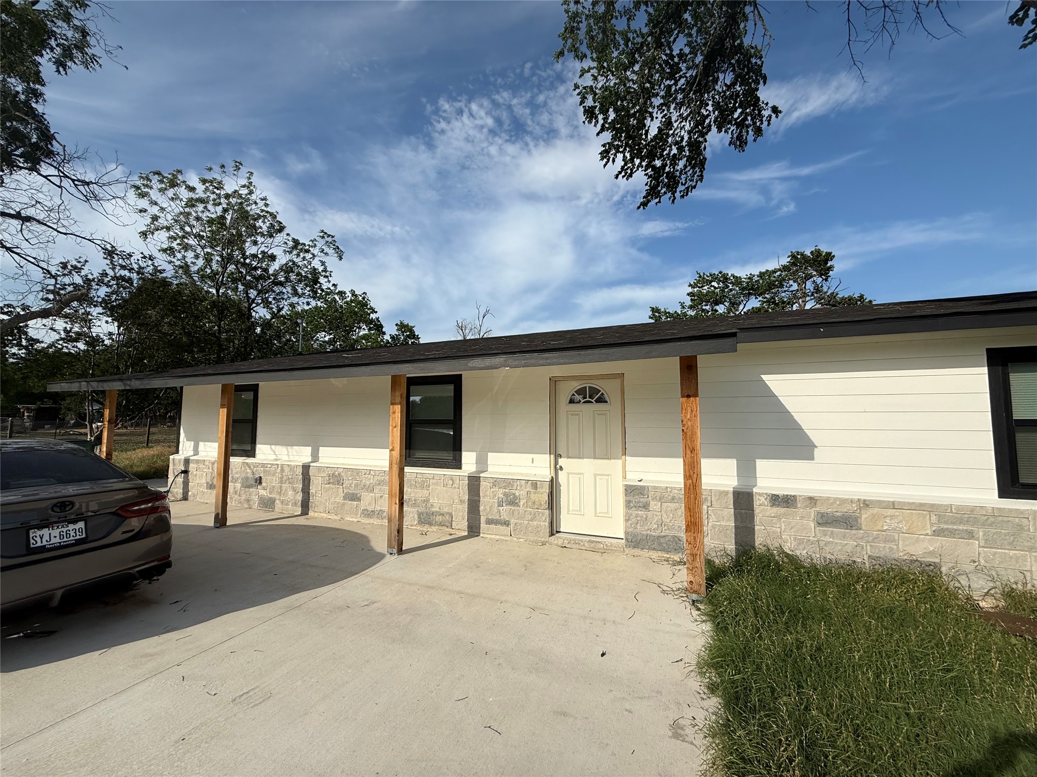 800 Old Thorndale Road Taylor, TX 76574 - Photo 2 of 20