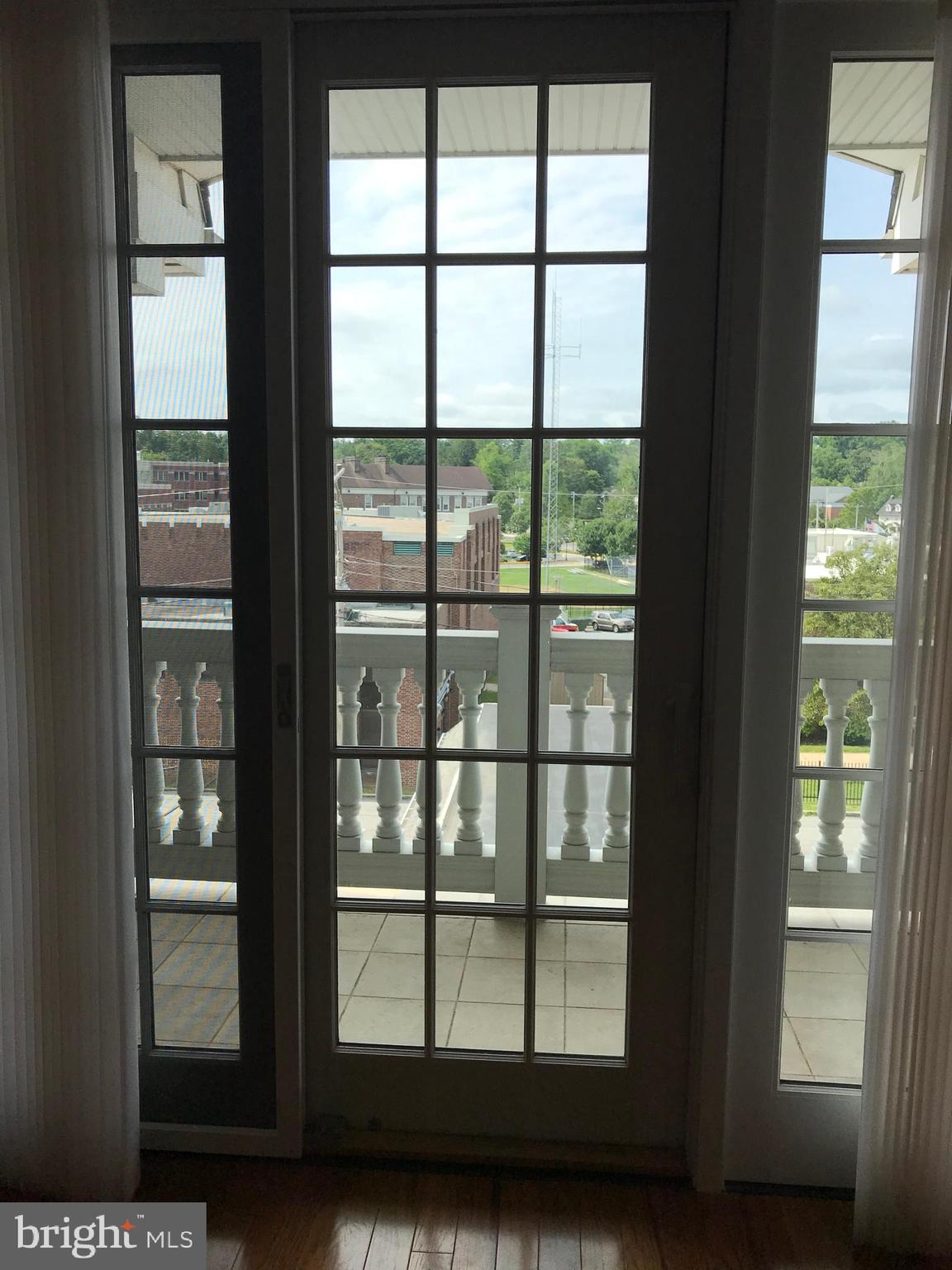 108 East Lancaster Avenue, Unit B2 Wayne, PA 19087 - Photo 22 of 28 Screened door to patio