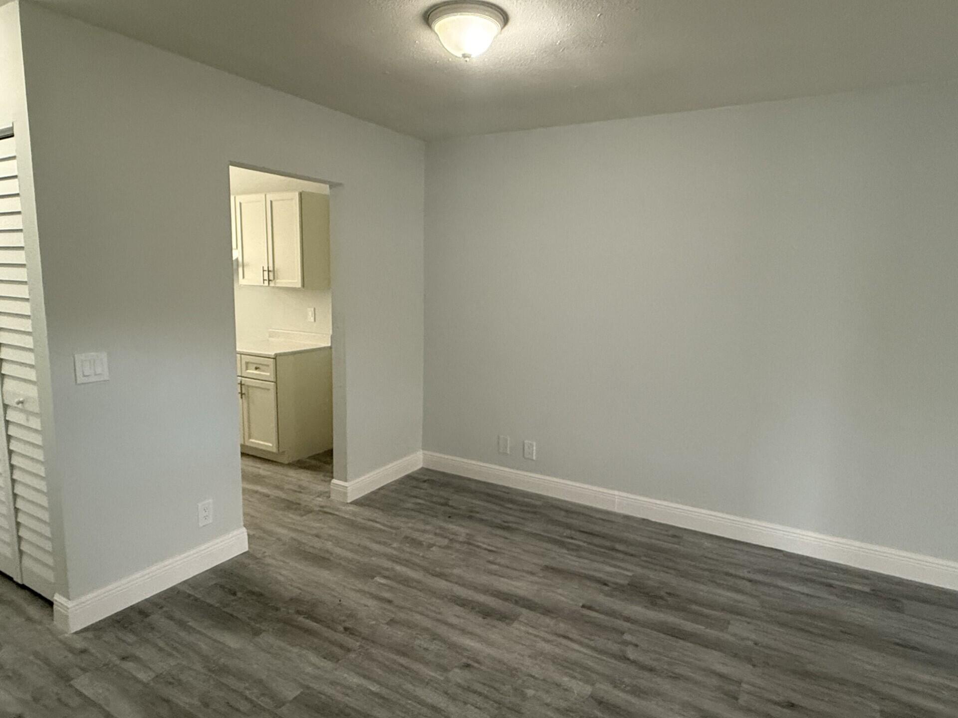 3525 Avenue J, Unit B Riviera Beach, FL 33404 - Photo 3 of 10 Dining area
