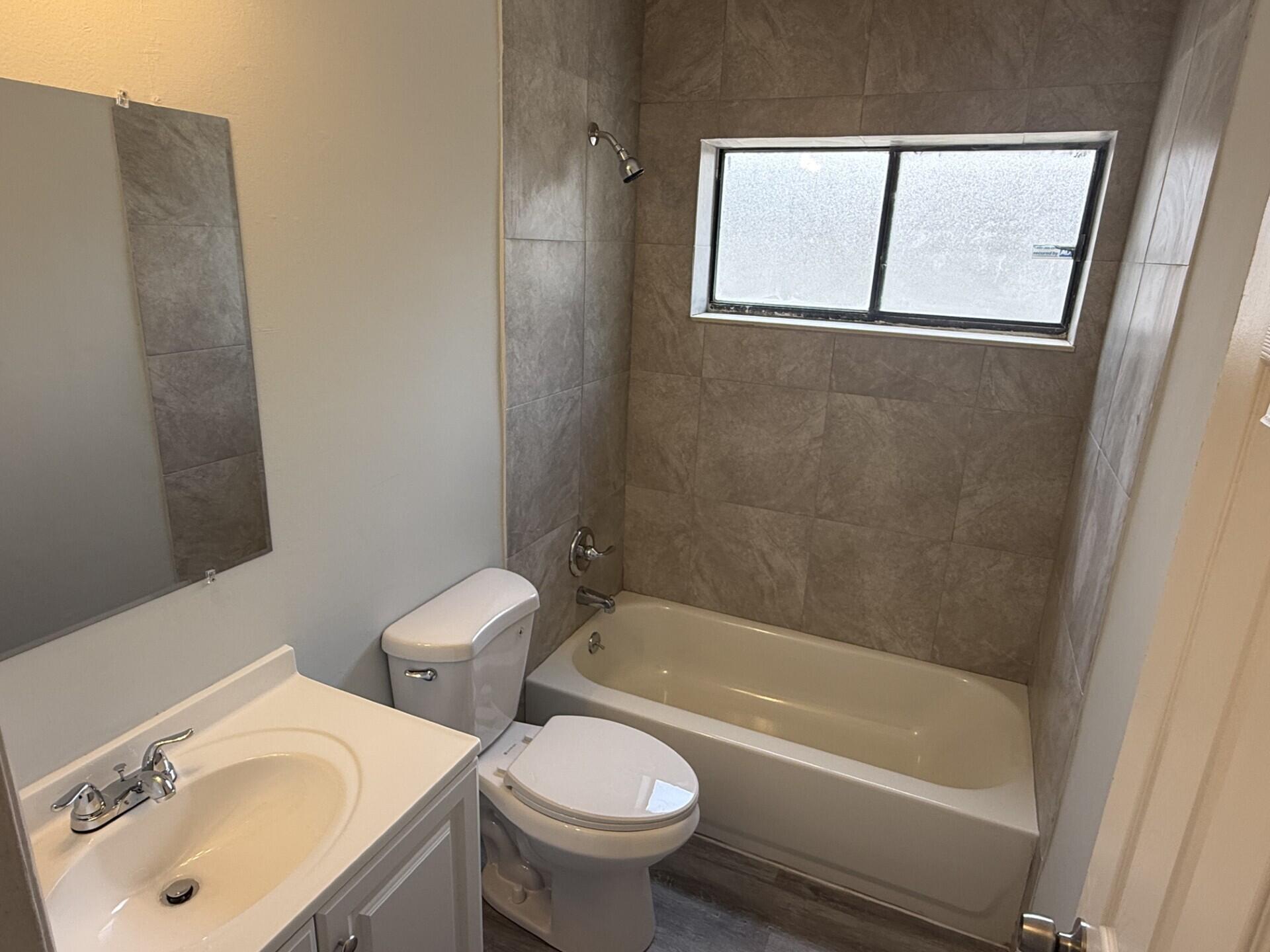 3525 Avenue J, Unit B Riviera Beach, FL 33404 - Photo 8 of 10 Bathroom
