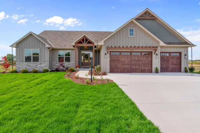 $962,900 | 2110 Highland Way, Sturtevant, WI 53177