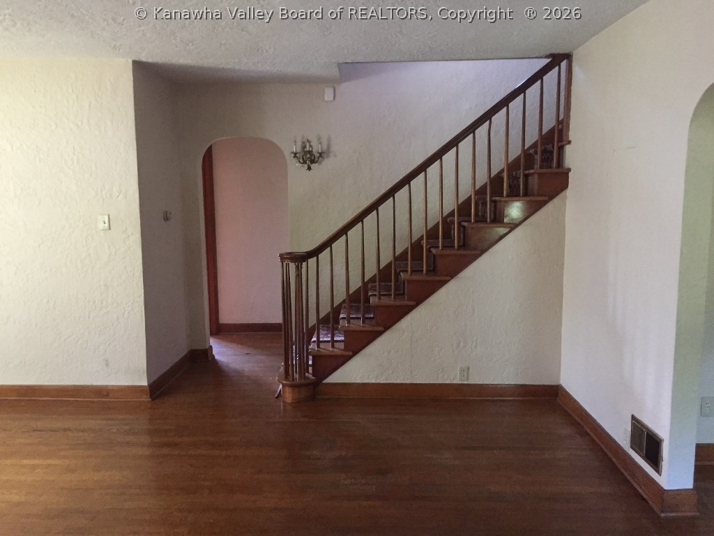 5047 West Pea Ridge Road Huntington, WV 25705 - Photo 4 of 14 Gallery Image 4
