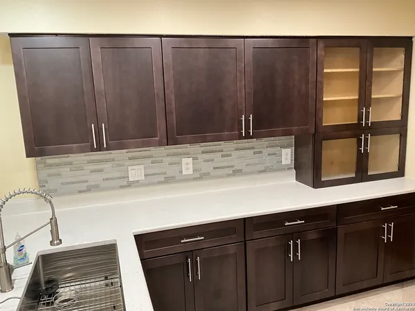 $2,150 | 129 Splitrock Lane, Universal City, TX 78148