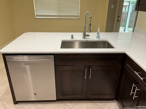 $2,150 | 129 Splitrock Lane, Universal City, TX 78148