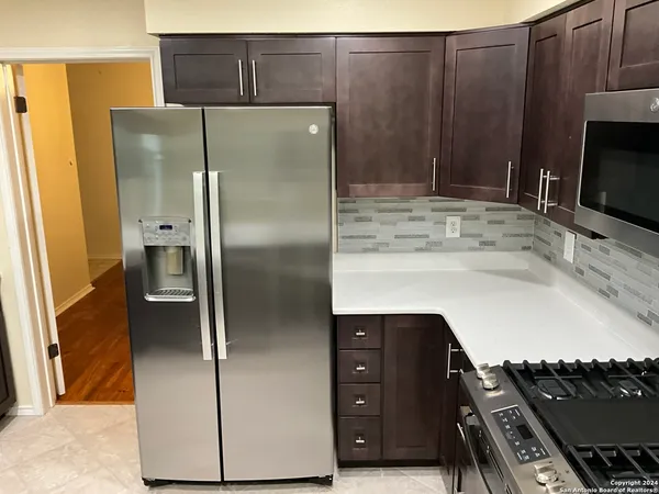 $2,150 | 129 Splitrock Lane, Universal City, TX 78148