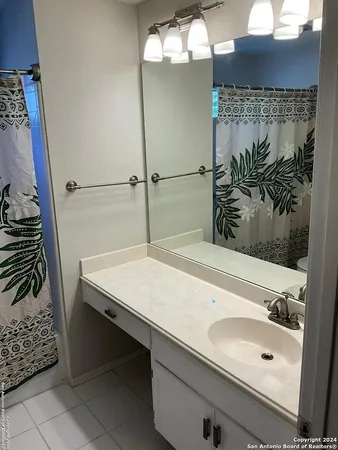 $2,150 | 129 Splitrock Lane, Universal City, TX 78148