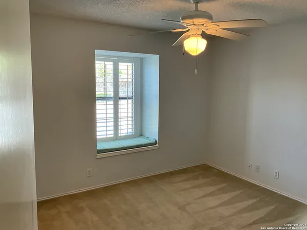 $2,150 | 129 Splitrock Lane, Universal City, TX 78148