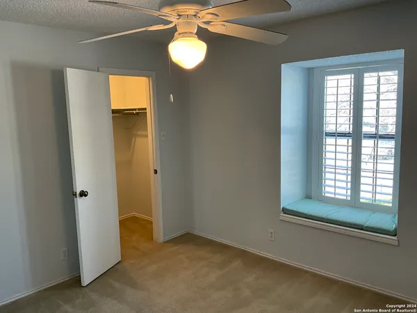 $2,150 | 129 Splitrock Lane, Universal City, TX 78148