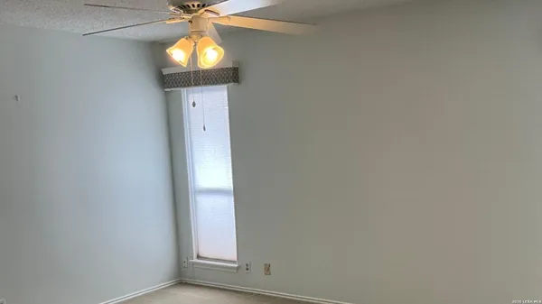 $2,150 | 129 Splitrock Lane, Universal City, TX 78148