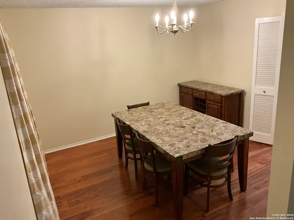 $2,150 | 129 Splitrock Lane, Universal City, TX 78148