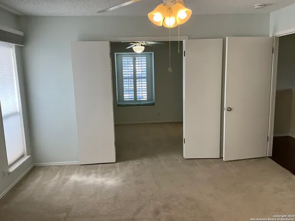 $2,150 | 129 Splitrock Lane, Universal City, TX 78148