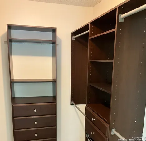 $2,150 | 129 Splitrock Lane, Universal City, TX 78148