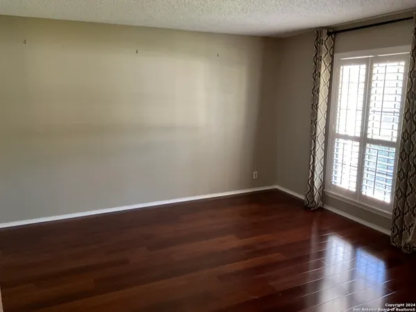 $2,150 | 129 Splitrock Lane, Universal City, TX 78148