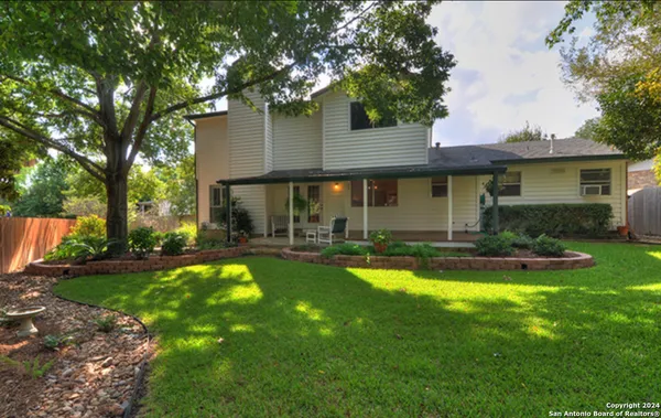 $2,150 | 129 Splitrock Lane, Universal City, TX 78148