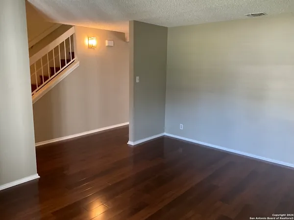 $2,150 | 129 Splitrock Lane, Universal City, TX 78148