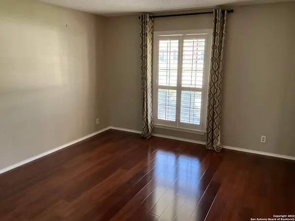 $2,150 | 129 Splitrock Lane, Universal City, TX 78148