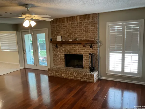 $2,150 | 129 Splitrock Lane, Universal City, TX 78148