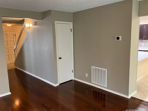 $2,150 | 129 Splitrock Lane, Universal City, TX 78148