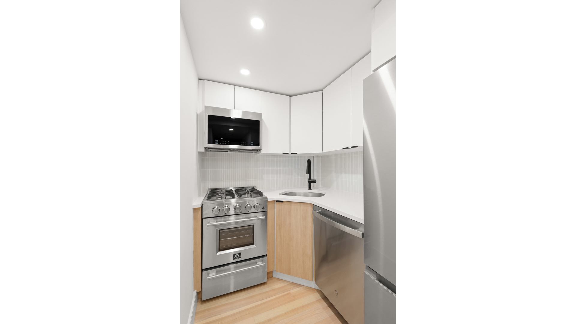 321 East 48th Street, Unit 11H Manhattan, NY 10017 - Photo 3 of 9