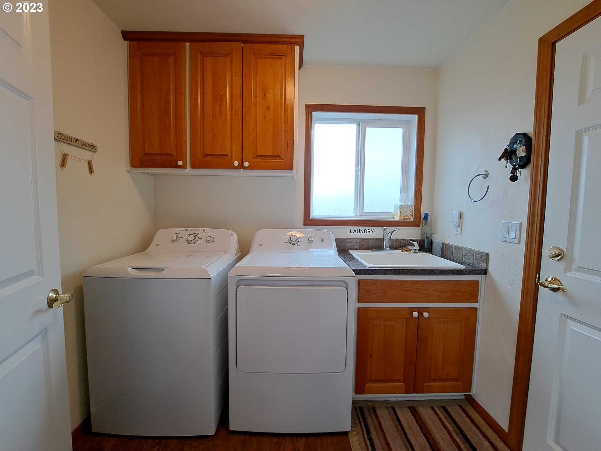 1254 Ostrander Lane Cottage Grove, OR 97424 - Photo 8 of 24 Laundry