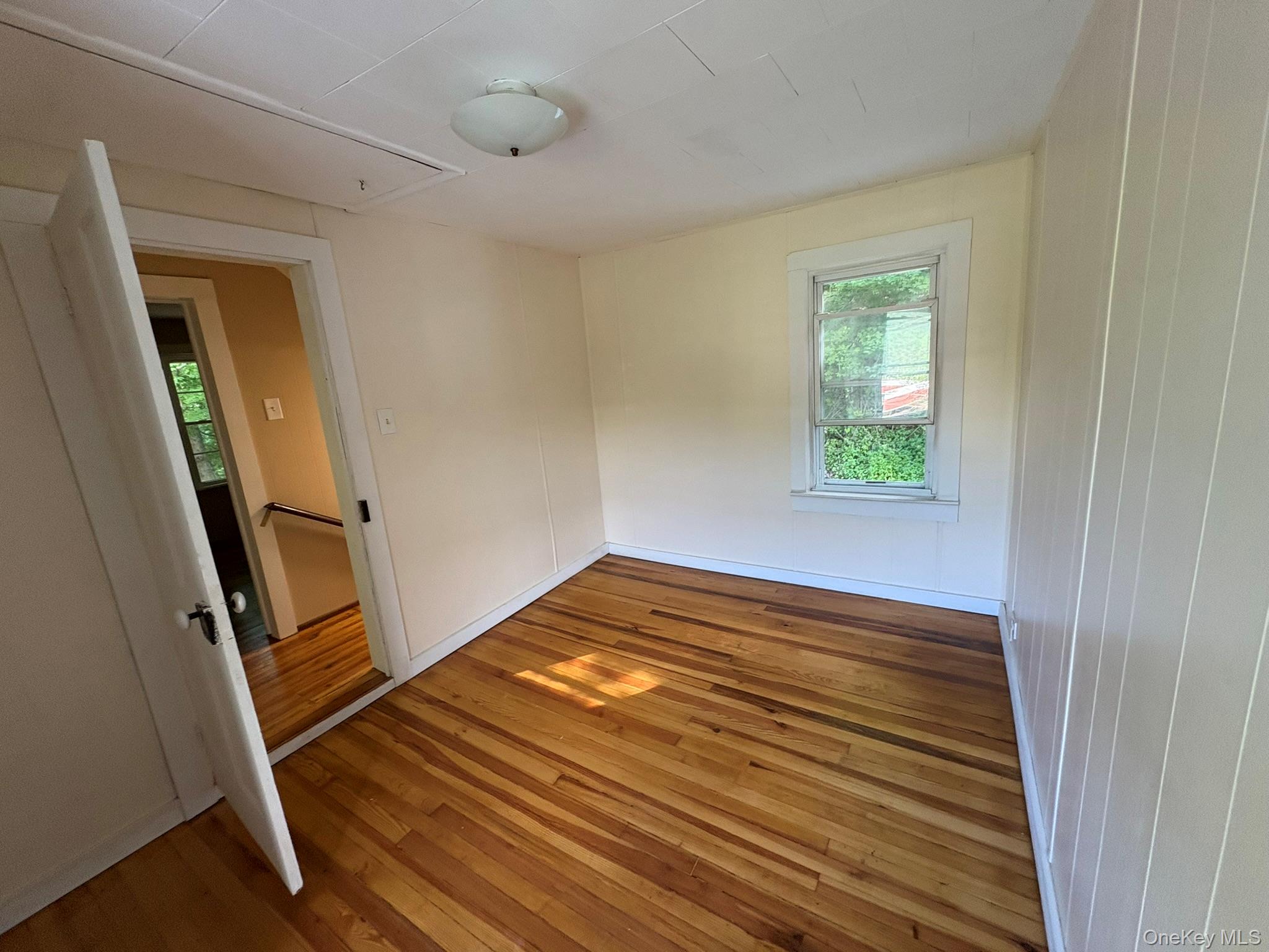 476 Old Rte 17 Livingston Manor, NY 12758 - Photo 18 of 39 Angled Dressing/Sitting Rd